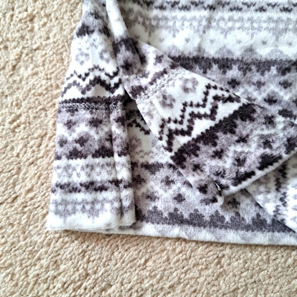 Nautica Pajama Set - 2  Piece Fleece Set Long Sleeved Soft Size Medium NWOT - Picture 6 of 13